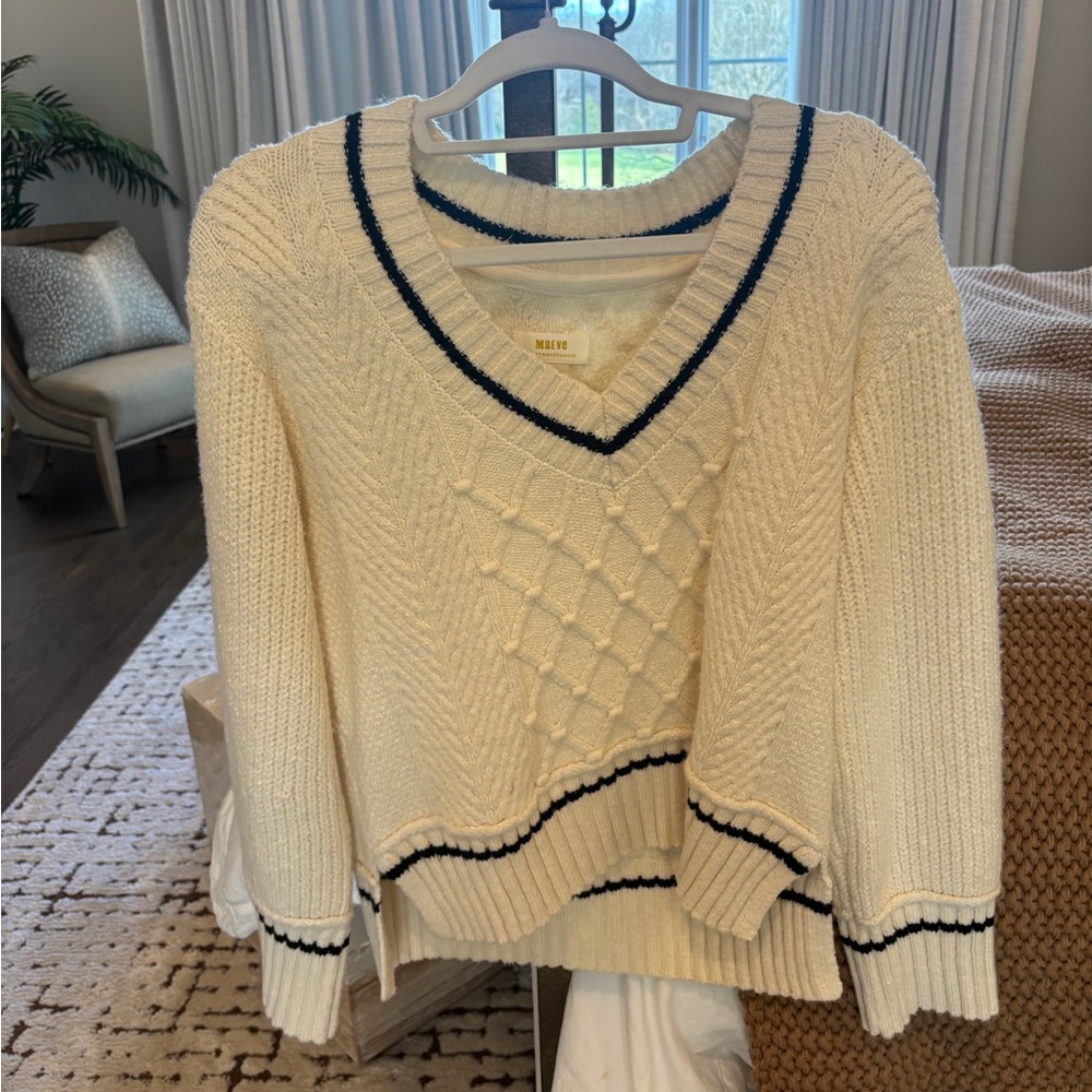 Maeve v-neck sweater - Picture 2 of 4